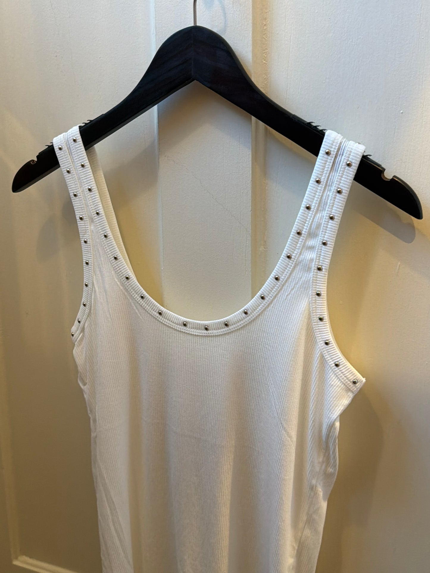 Sleeveless Ribbed Metallic Stud Basic Tank Top - Ivory