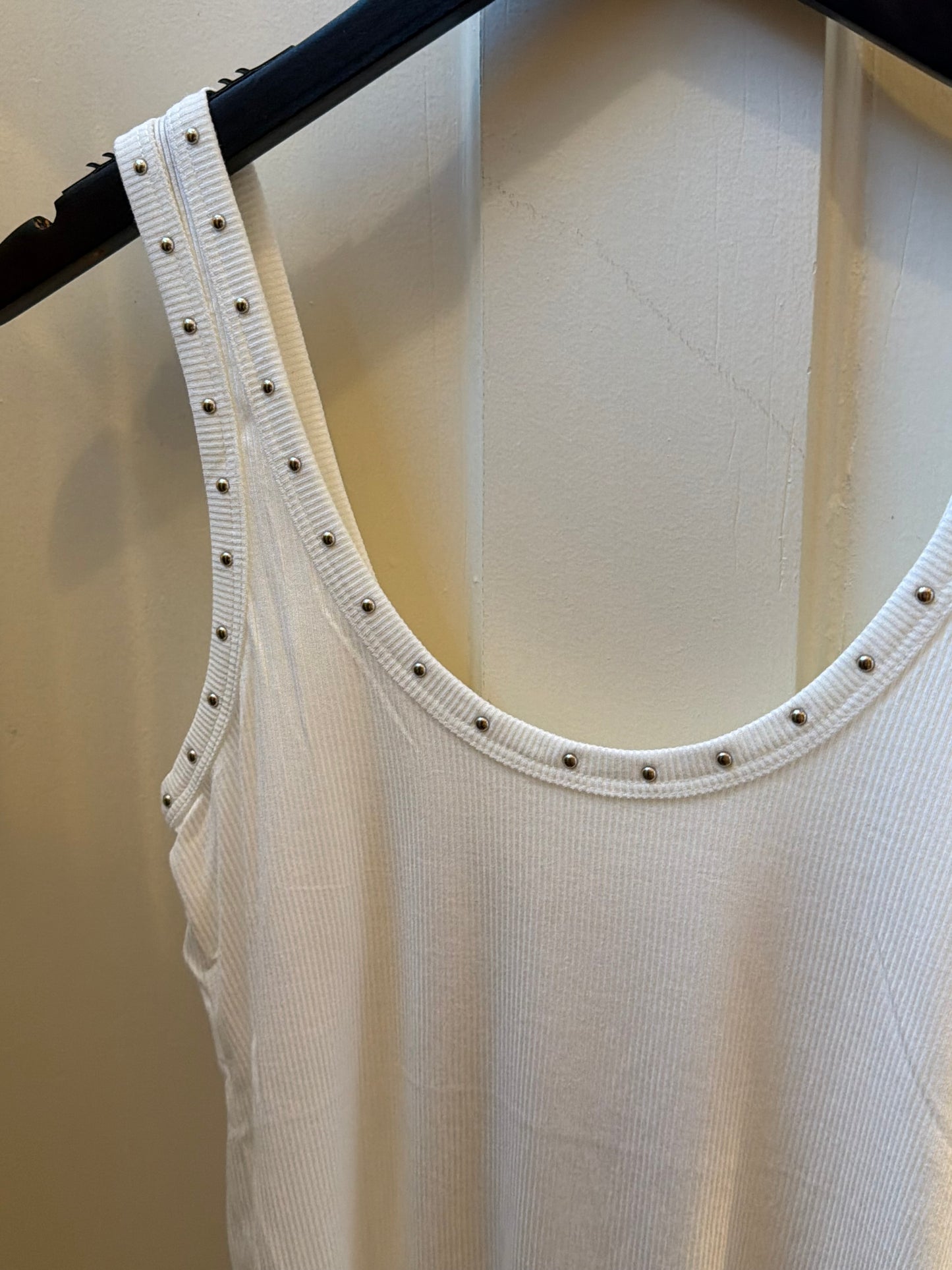 Sleeveless Ribbed Metallic Stud Basic Tank Top - Ivory