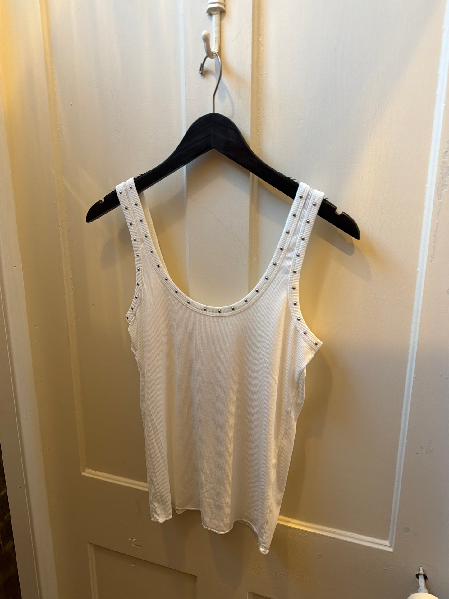 Sleeveless Ribbed Metallic Stud Basic Tank Top - Ivory