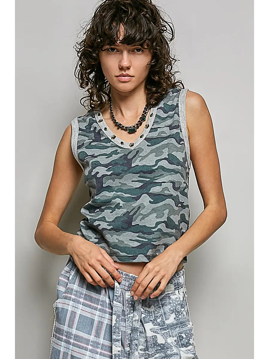 Camo V-Neck Stud Point Slim Fit Sleeveless Top