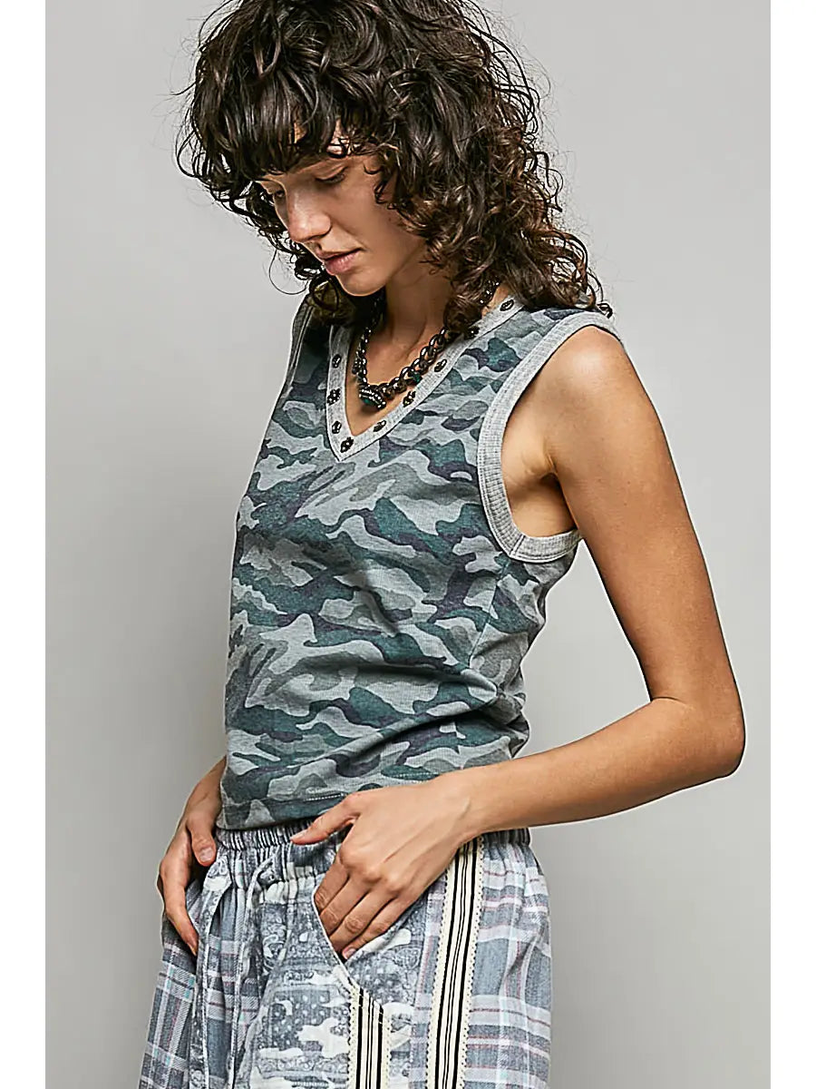 Camo V-Neck Stud Point Slim Fit Sleeveless Top