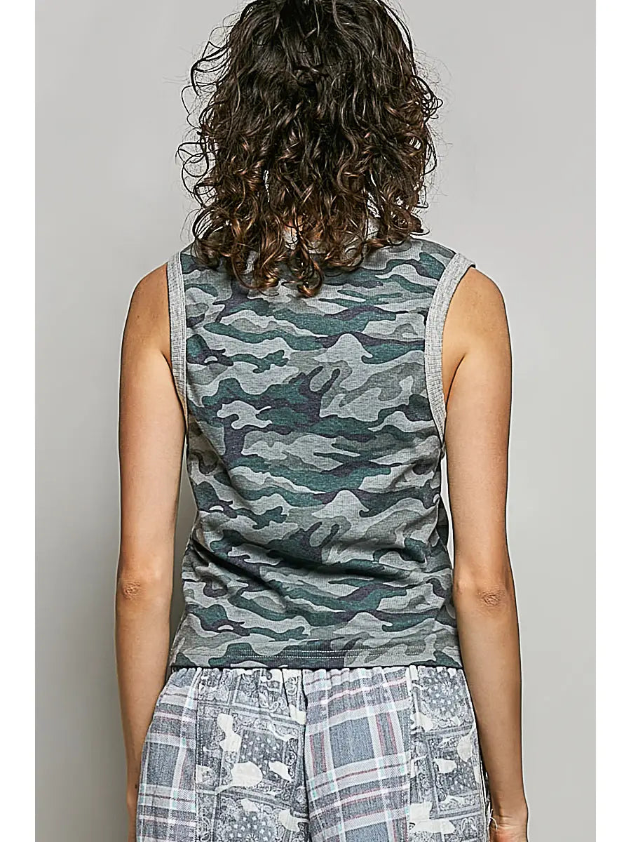 Camo V-Neck Stud Point Slim Fit Sleeveless Top