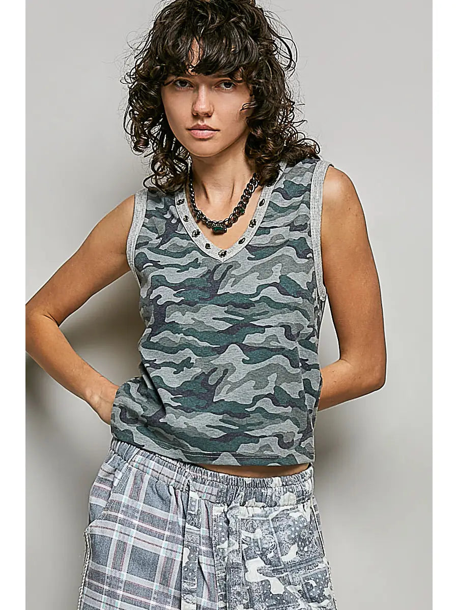 Camo V-Neck Stud Point Slim Fit Sleeveless Top