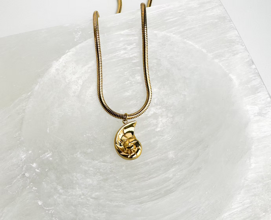 Shelly Necklace RAISING SURFERS