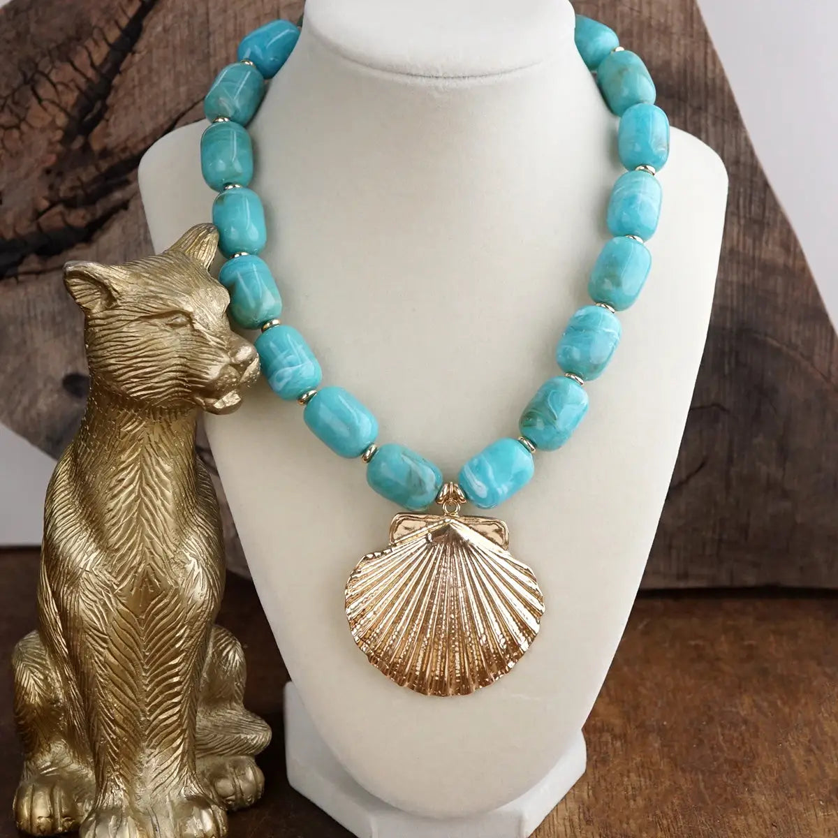 Golden Shoreline Shell Pendant Beaded Necklace - Turquoise